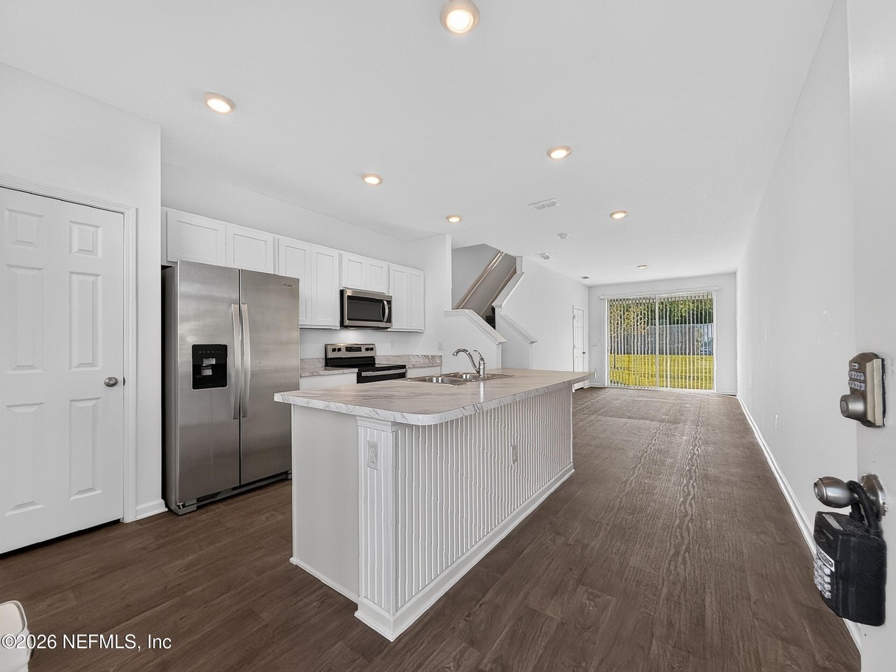 23 Elmhurst Ln - Photo 4 of 36