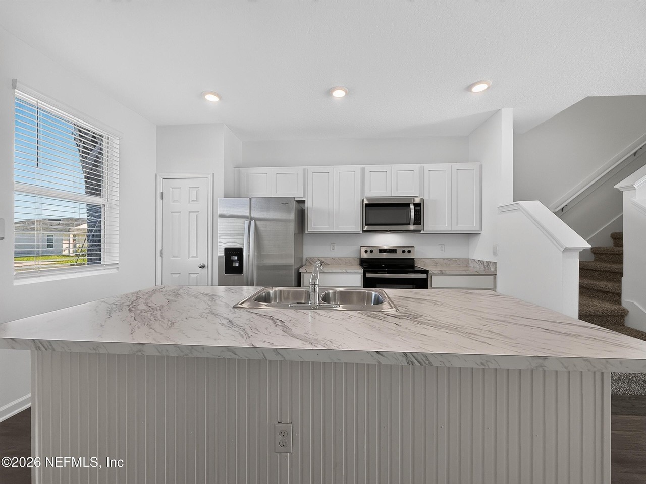 23 Elmhurst Ln - Photo 5 of 36