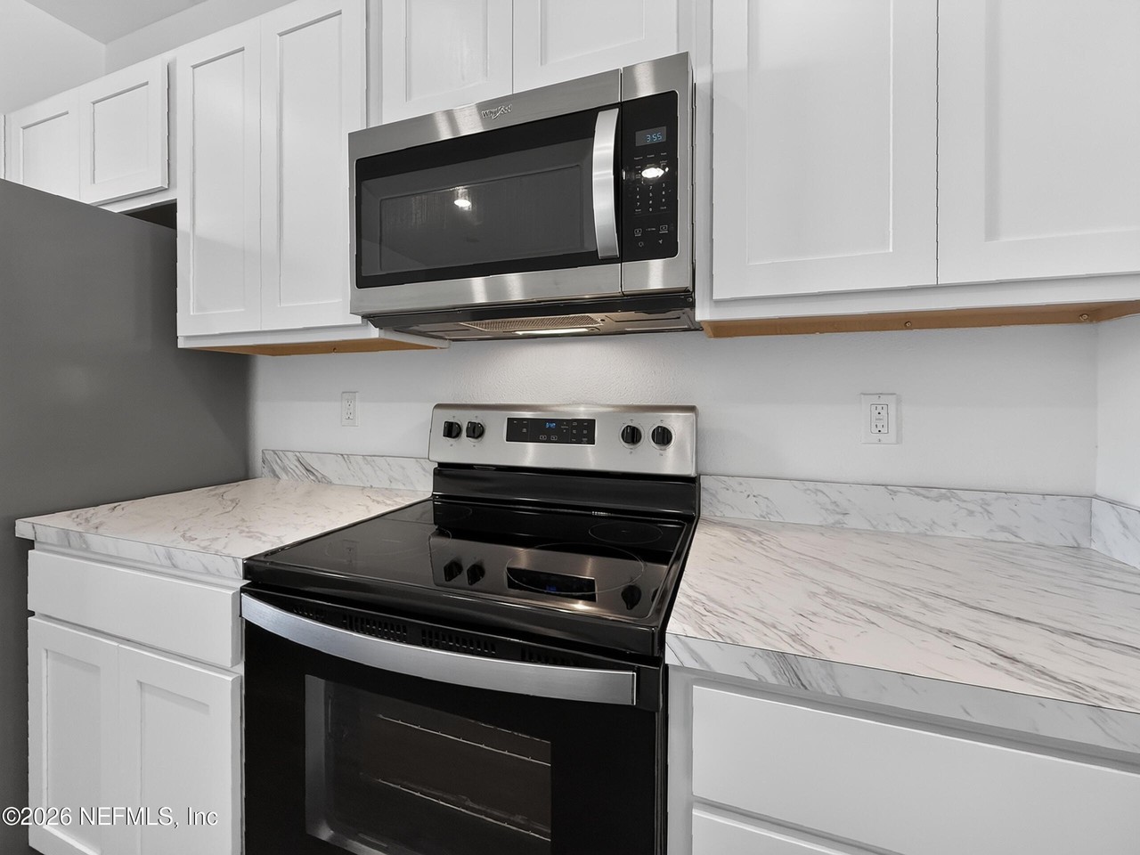 23 Elmhurst Ln - Photo 7 of 36