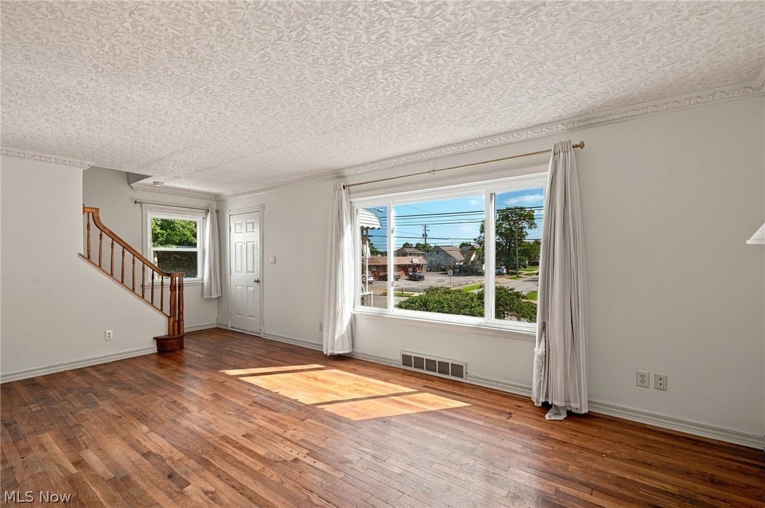 6352 State Rd - Photo 5 of 39