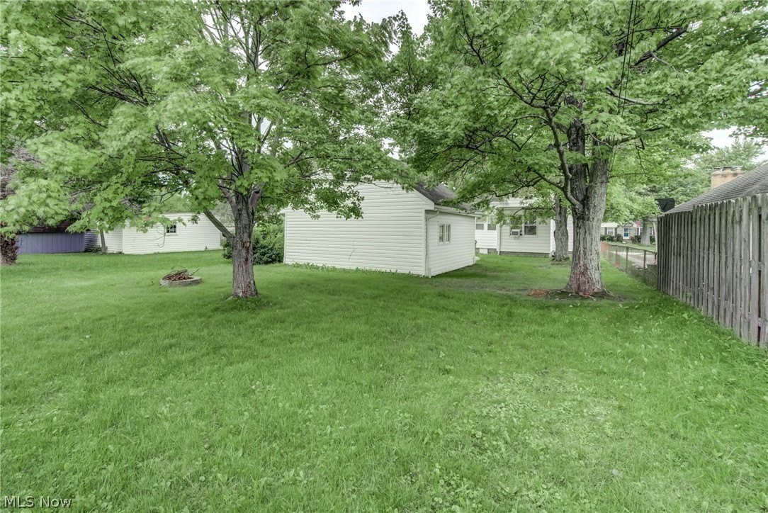 1739 Longwood Dr - Photo 4 of 36