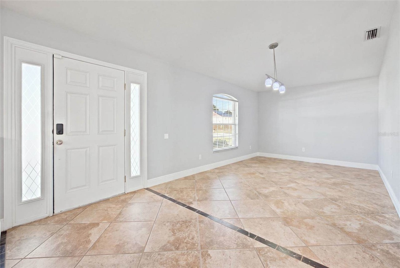 9901 Sw 42nd Ave - Photo 6 of 40
