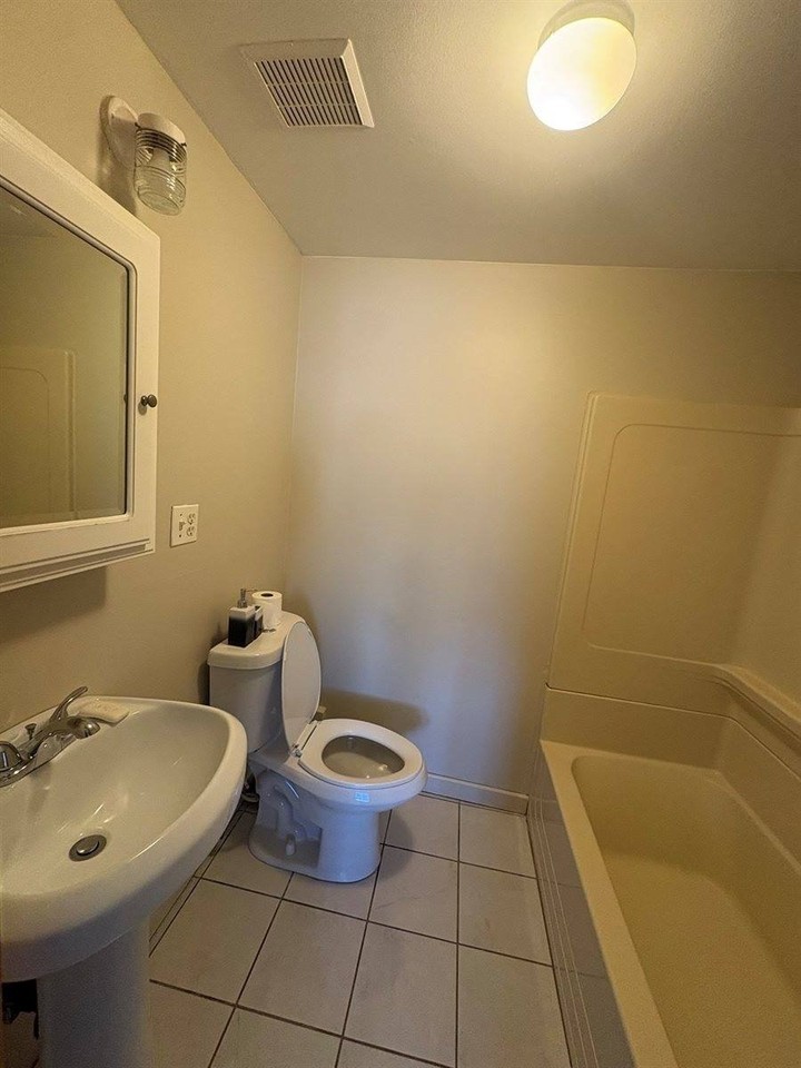 76 Park St - Photo 5 of 8