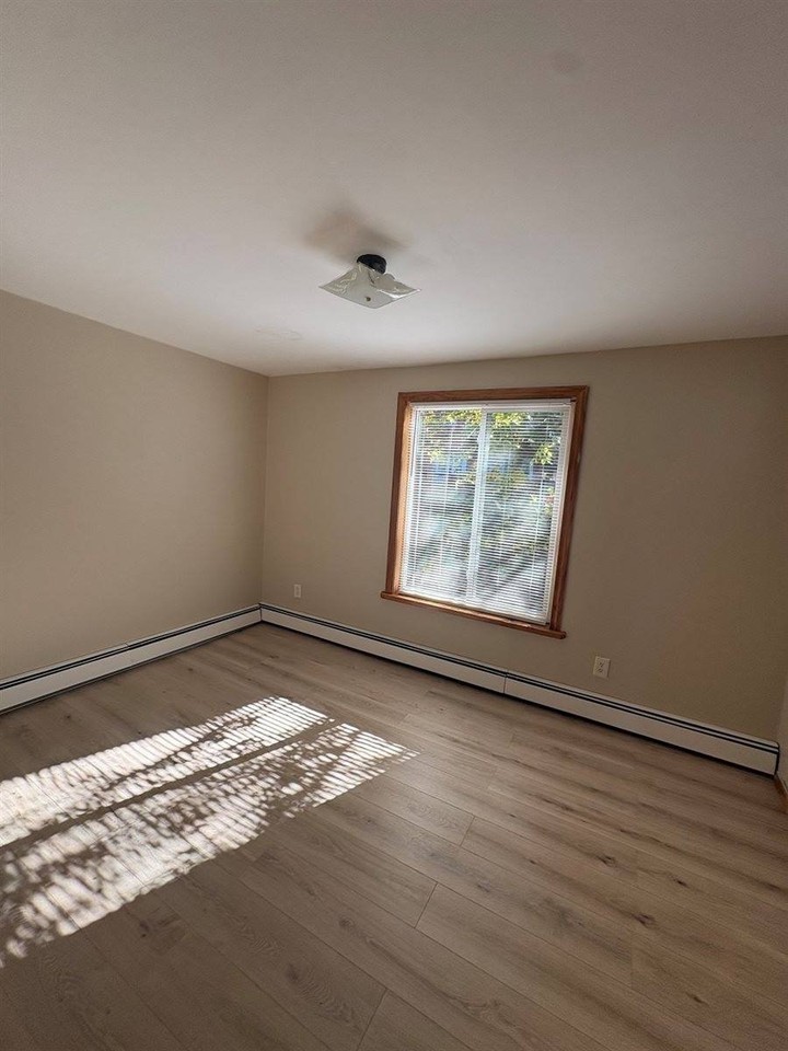 76 Park St - Photo 6 of 8