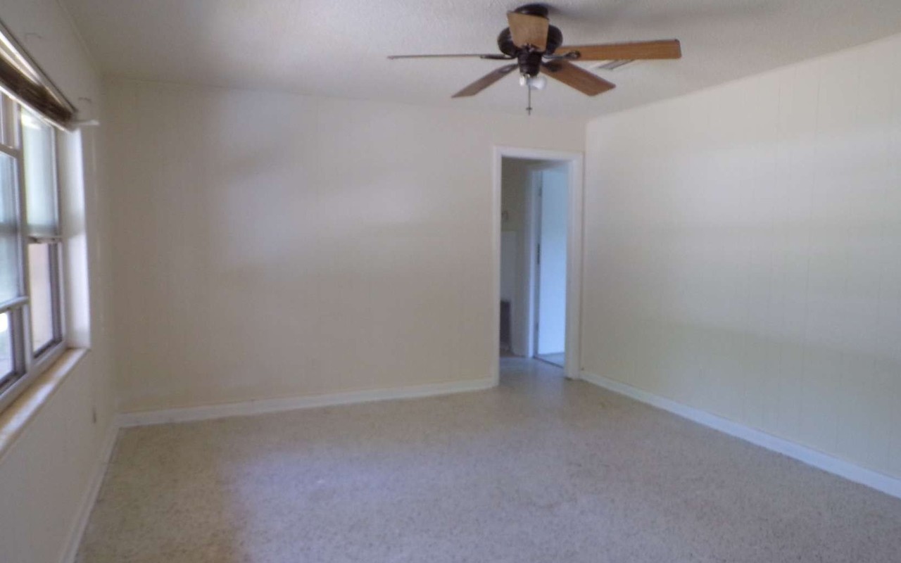 918 Se Lantana Loop - Photo 3 of 9