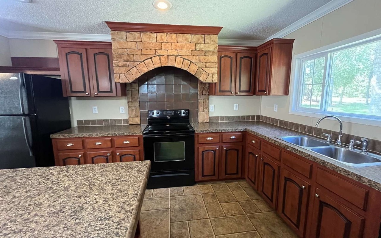 15695 77th Dr - Photo 2 of 22