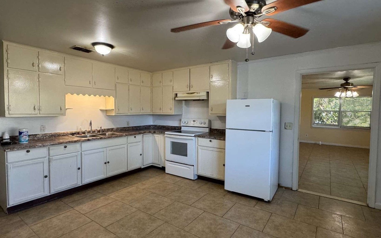 521 Stephens St Sw - Photo 2 of 14