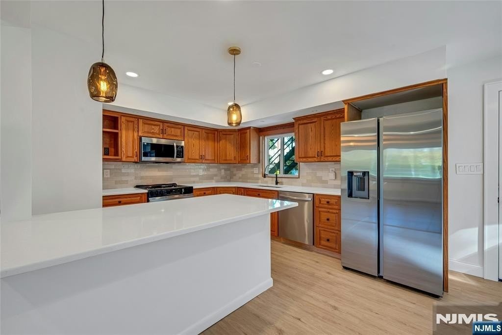 51 Charles St - Photo 3 of 22