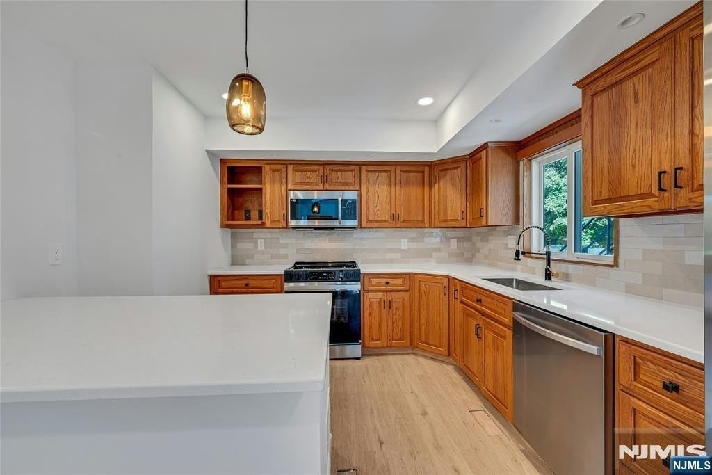 51 Charles St - Photo 4 of 22