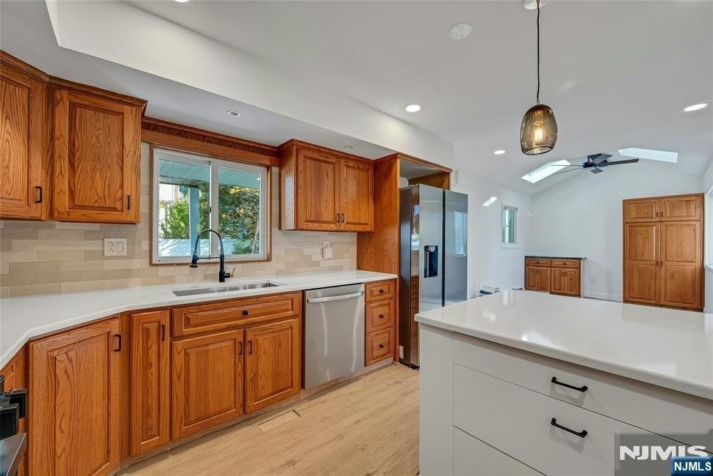 51 Charles St - Photo 5 of 22