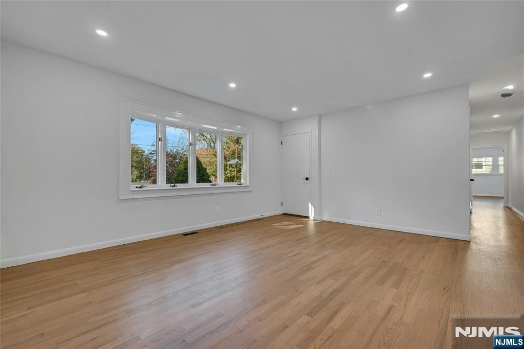 51 Charles St - Photo 7 of 22