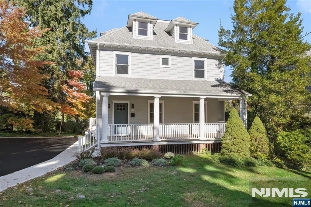 321 Spring Ave - Photo 2 of 29