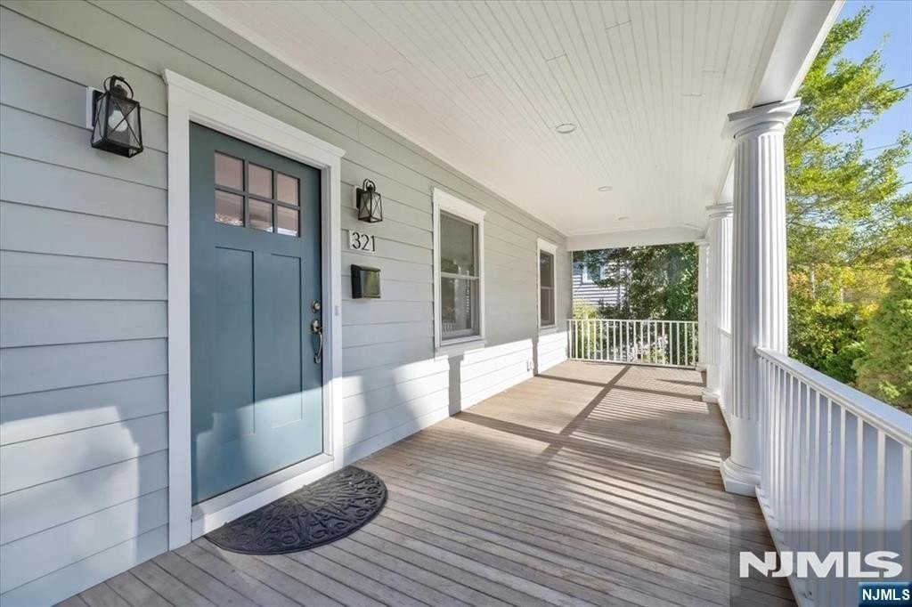 321 Spring Ave - Photo 3 of 29