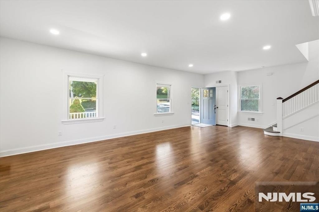 321 Spring Ave - Photo 4 of 29