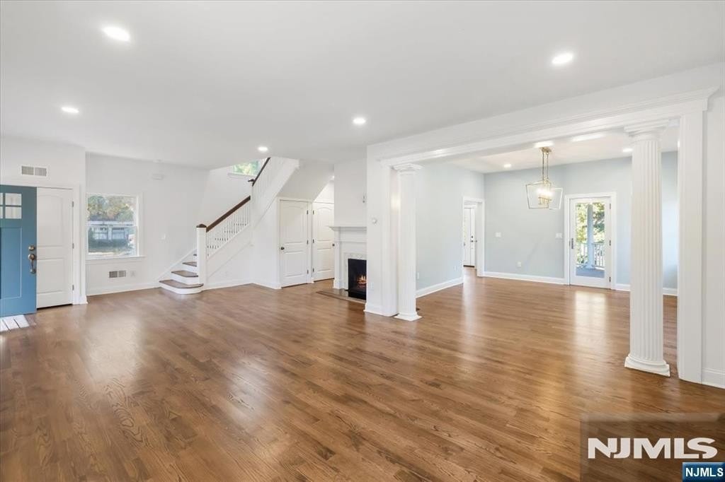 321 Spring Ave - Photo 5 of 29