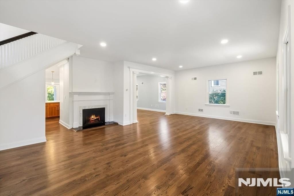 321 Spring Ave - Photo 6 of 29