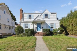 featured image of 86 N Walnut St