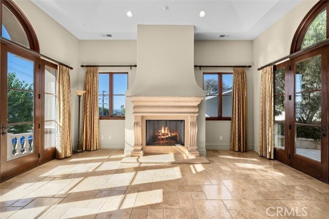 649 11th St - Photo 5 of 8