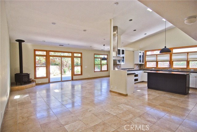 4421 Highgrove Ave - Photo 3 of 7