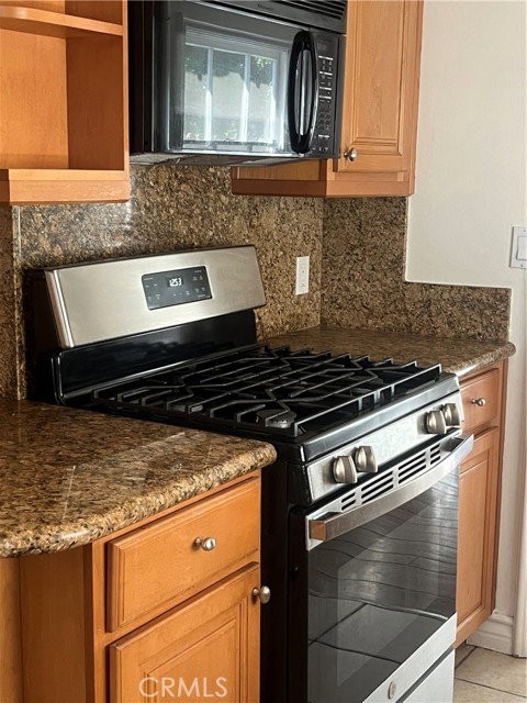 22615 Collins St - Photo 3 of 8