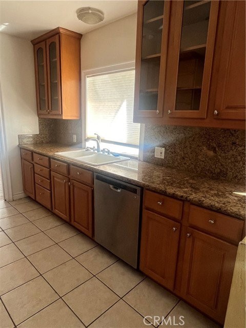 22615 Collins St - Photo 5 of 8