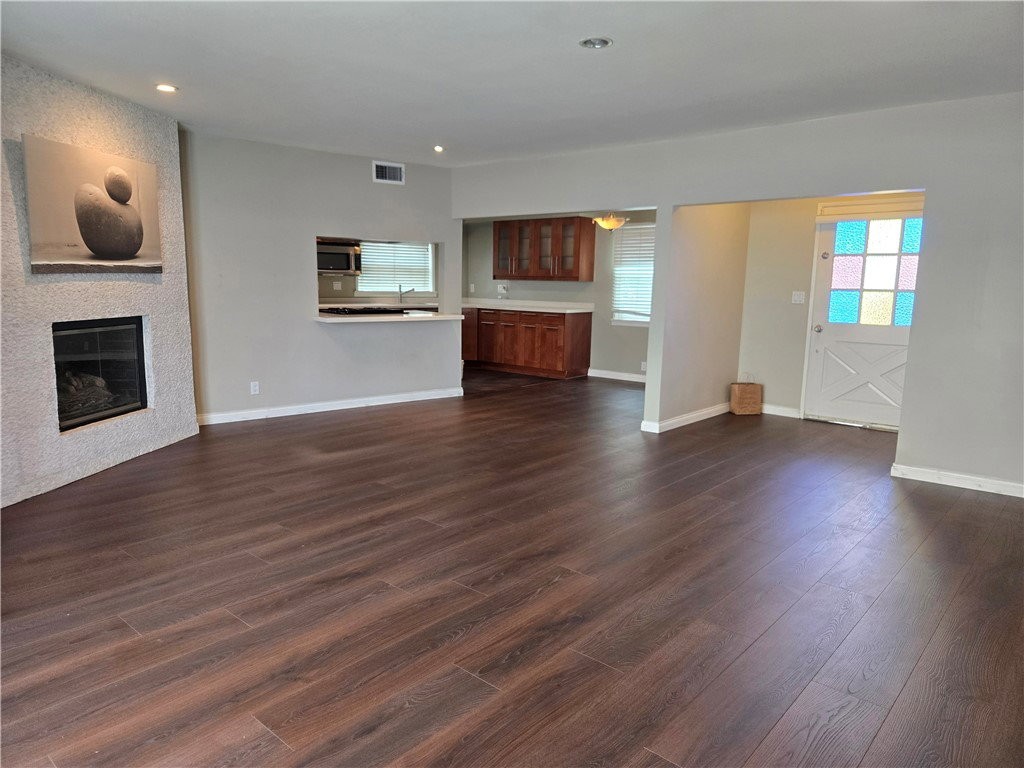 5450 Hilton Ave - Photo 4 of 8