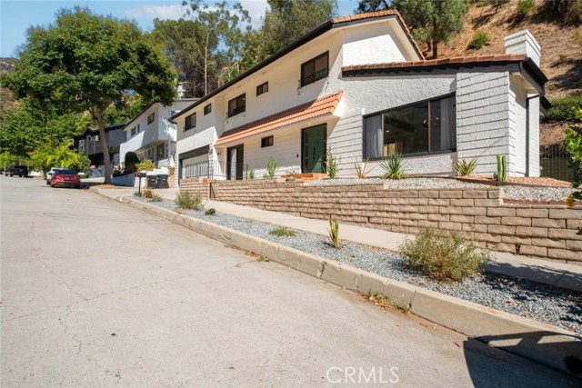 1774 Hillcrest Ave - Photo 2 of 8