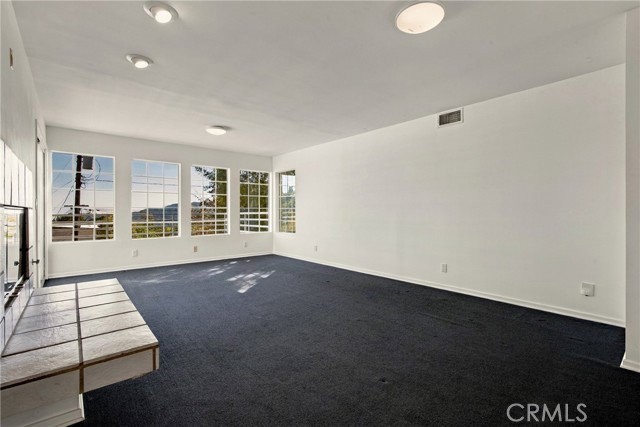 2715 Frances Ave - Photo 3 of 7