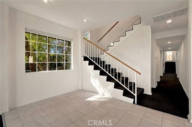 2715 Frances Ave - Photo 5 of 7