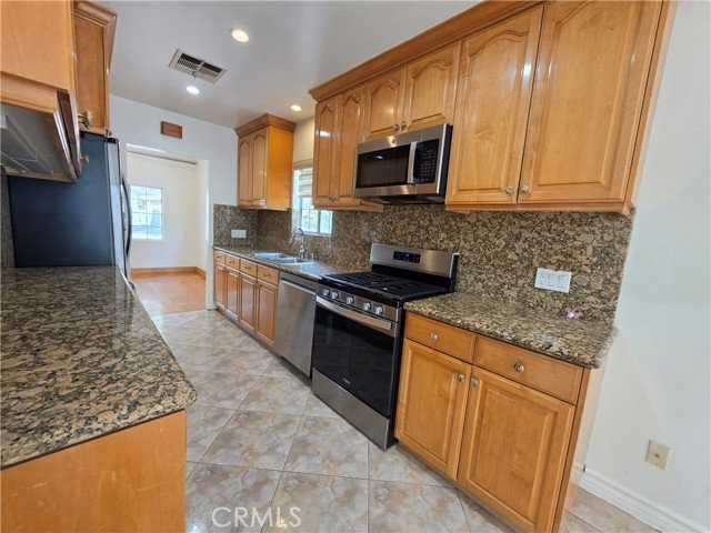 550 Palm Dr - Photo 3 of 4