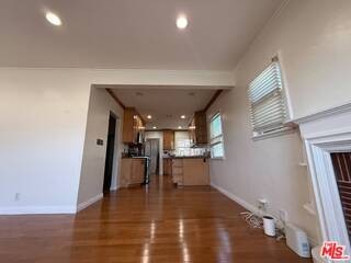 831 N Mariposa St - Photo 2 of 8