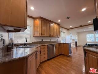 831 N Mariposa St - Photo 4 of 8