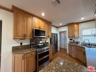 831 N Mariposa St - Photo 5 of 8