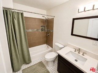 328 E Plymouth St - Photo 2 of 8