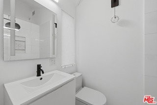 4126 Redwood Ave - Photo 3 of 8