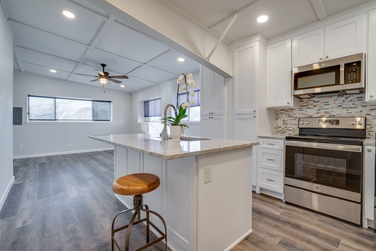 11471 Airway Blvd #A - Photo 3 of 16