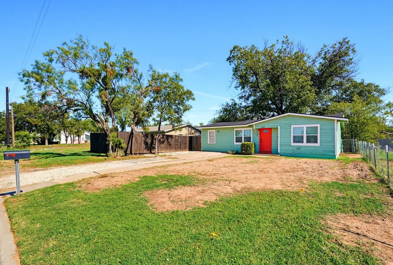 633 Cockerell Dr - Photo 4 of 37