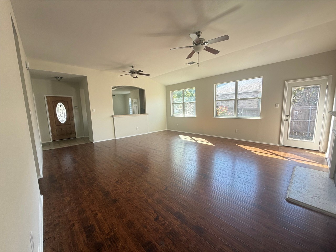 1203 Chestnut Hill Dr - Photo 4 of 19