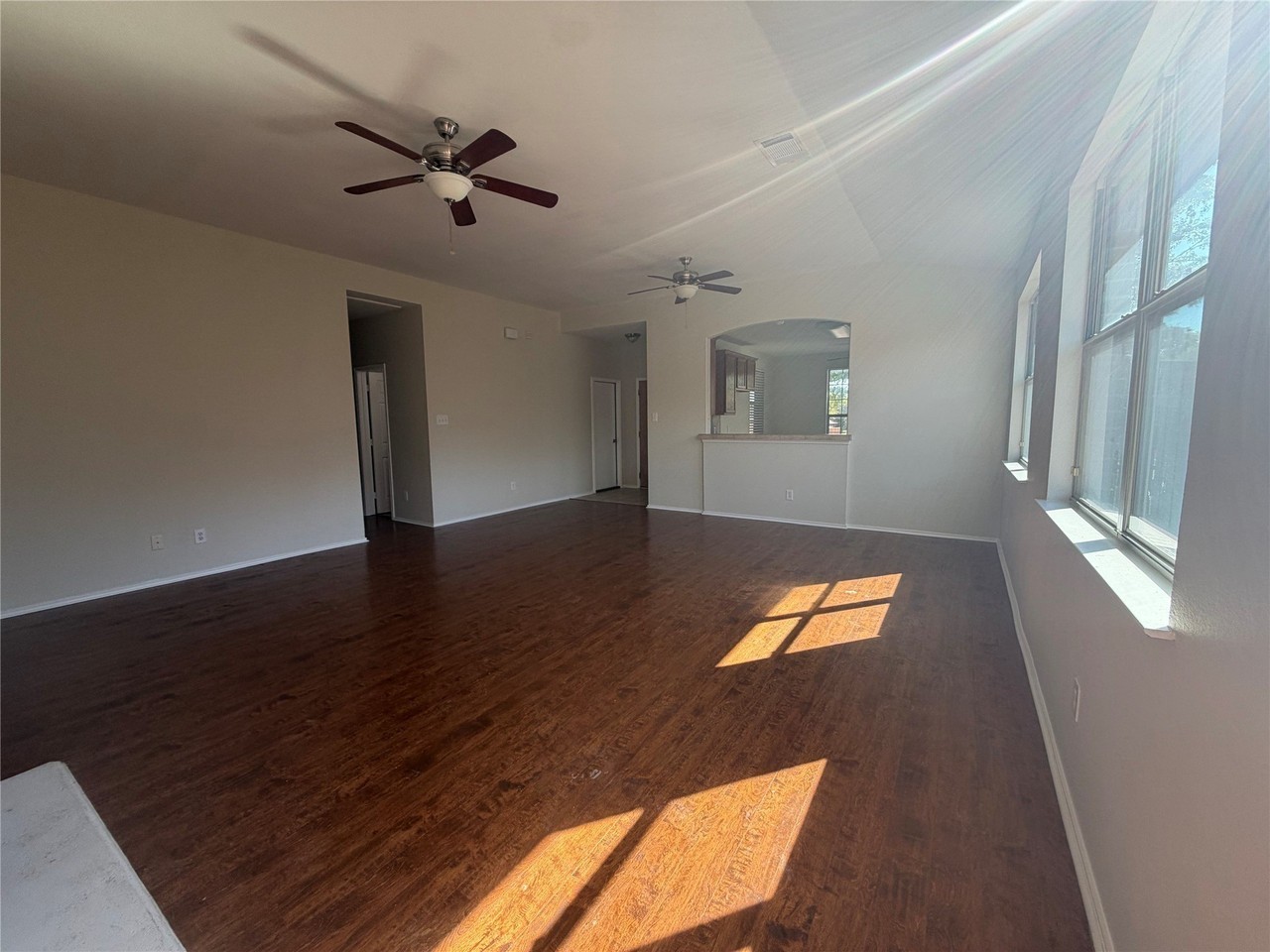 1203 Chestnut Hill Dr - Photo 5 of 19