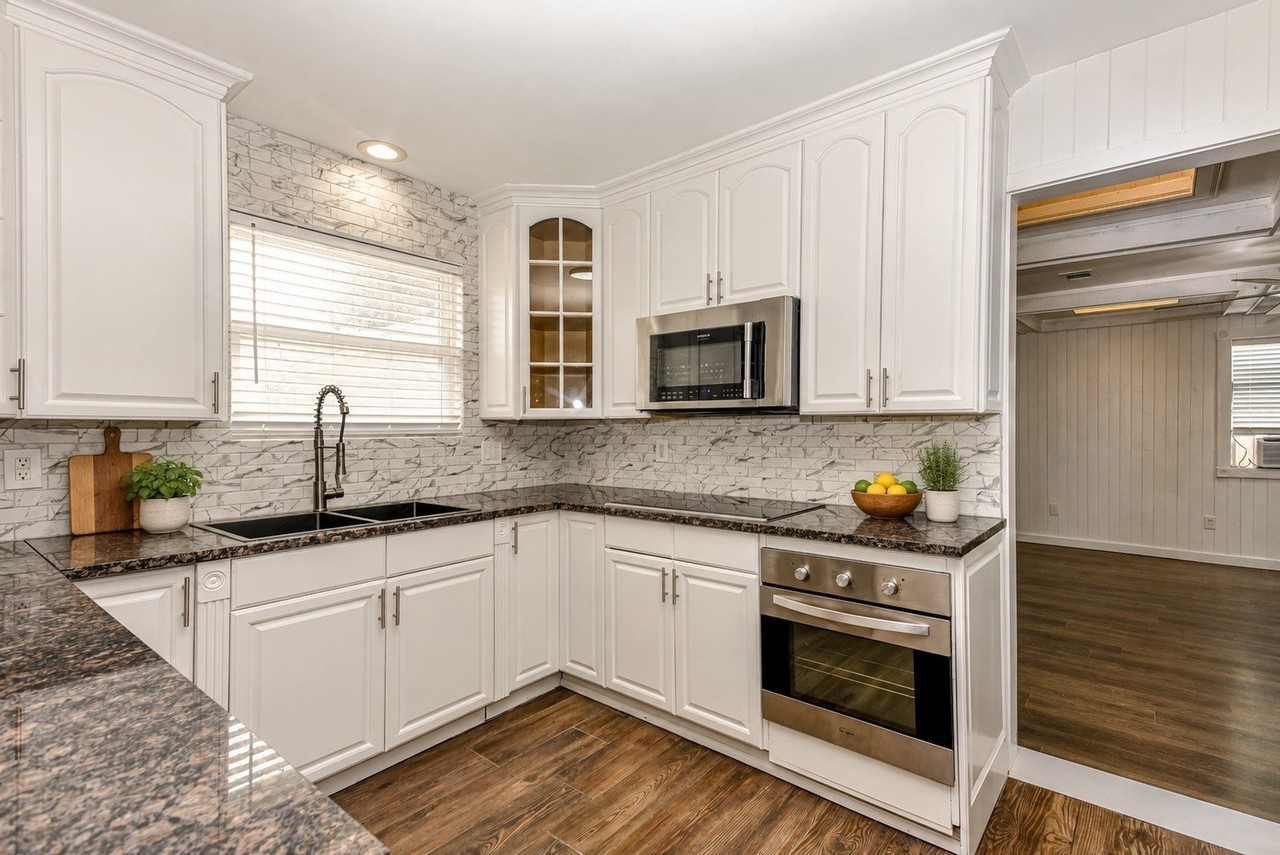 3074 Valwood Pkwy - Photo 5 of 17