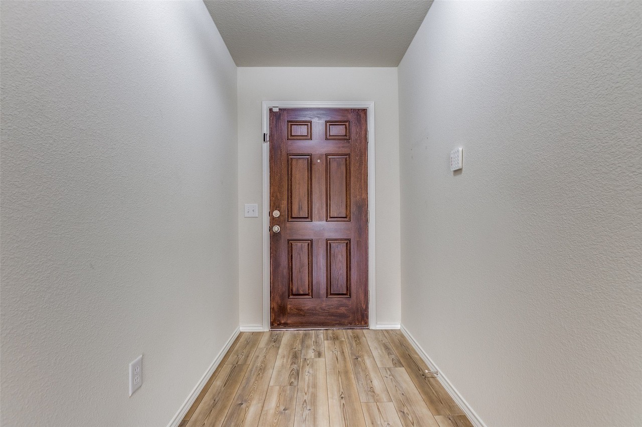 1120 Waggoner Dr - Photo 3 of 26