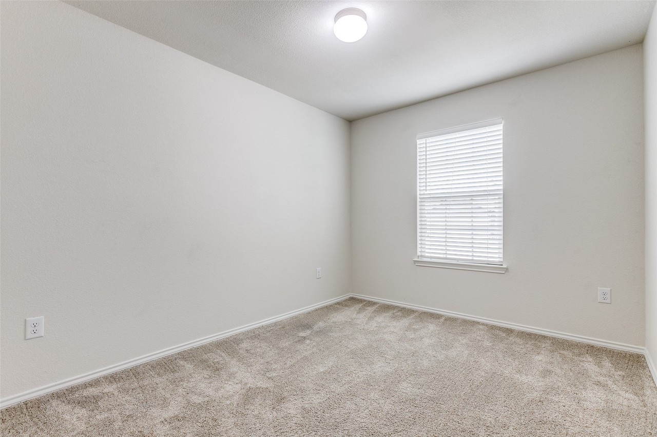 1120 Waggoner Dr - Photo 5 of 26