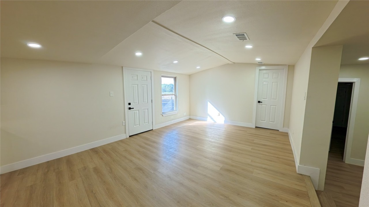 913 Sundance Dr - Photo 4 of 13