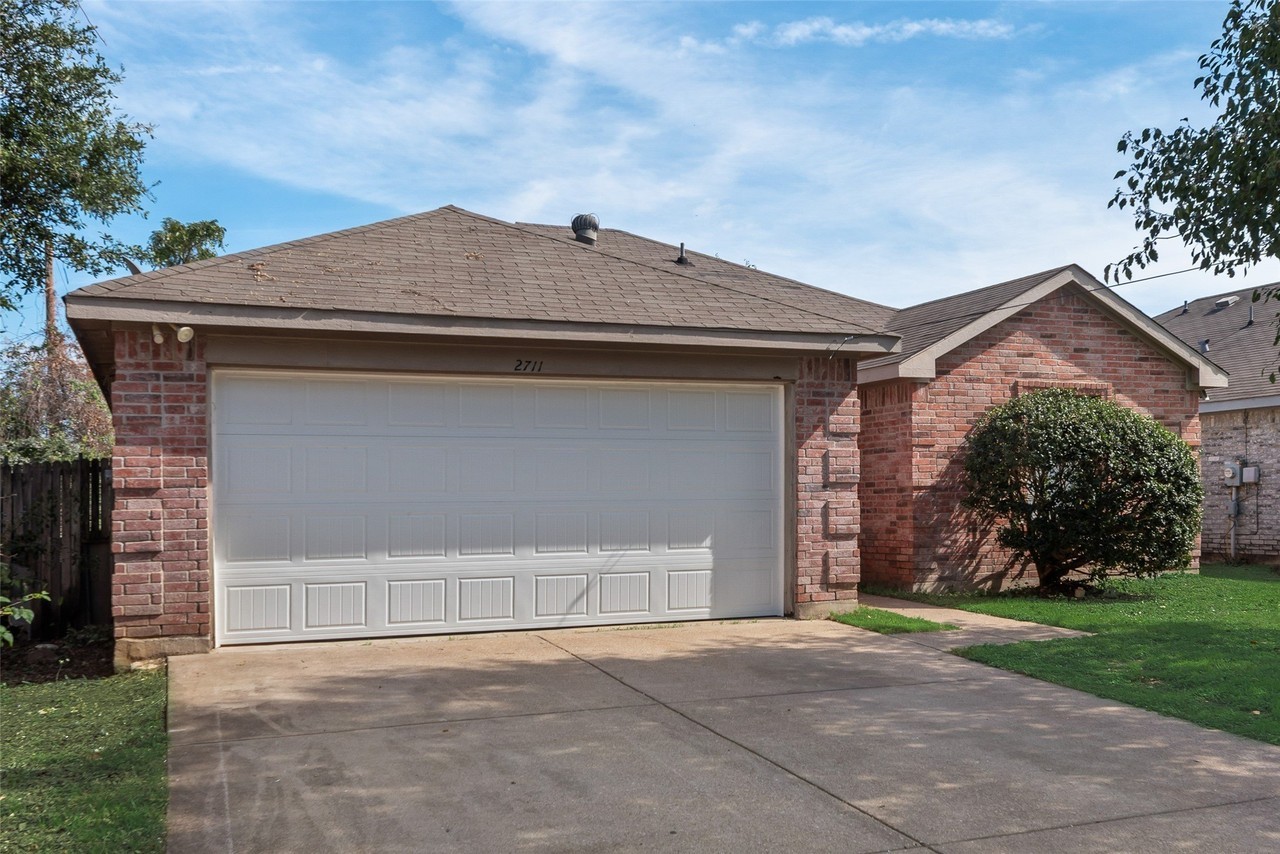 2711 Carten St - Photo 2 of 23