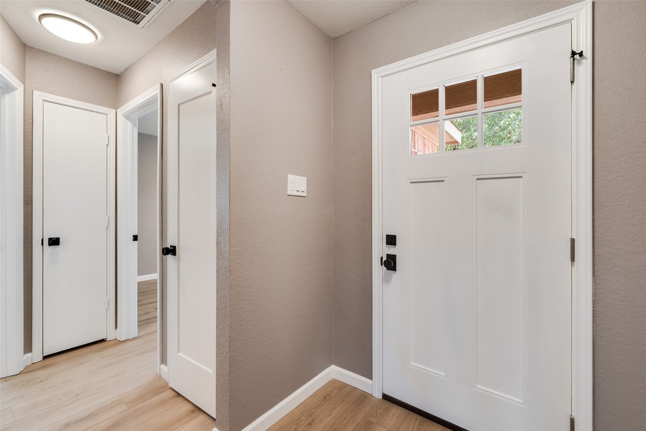2711 Carten St - Photo 3 of 23
