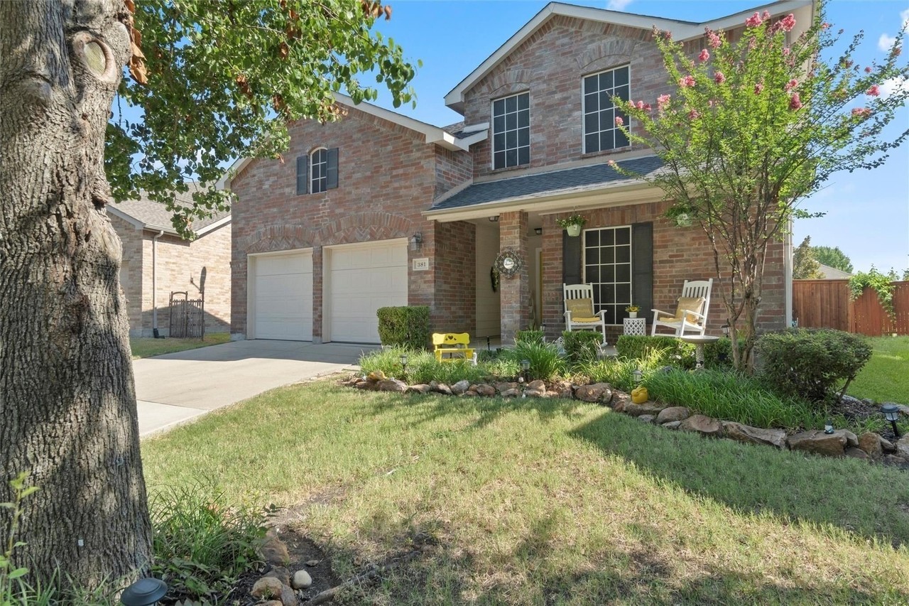 381 Bayberry Dr - Photo 5 of 15