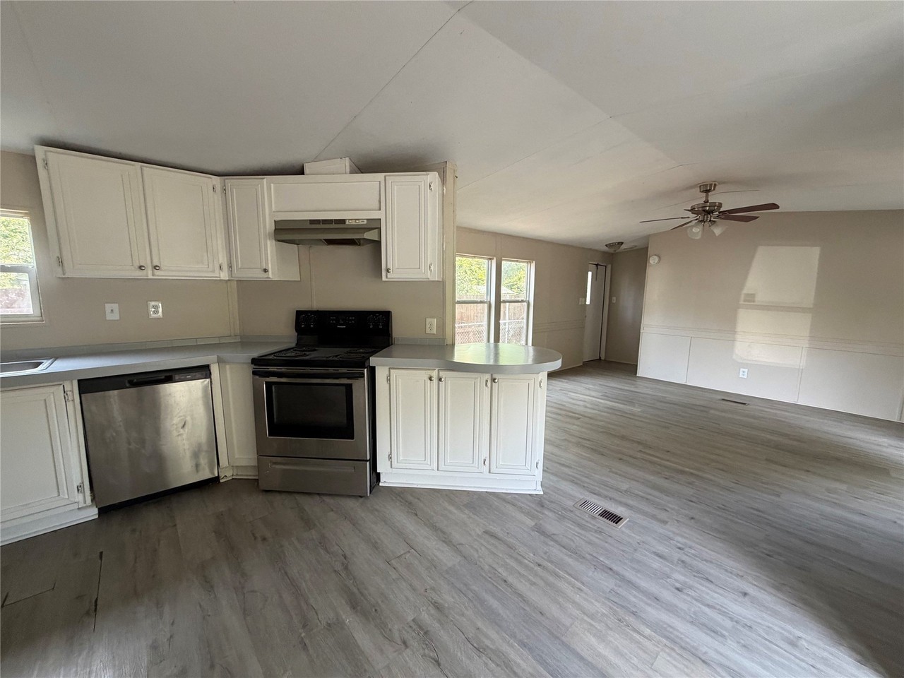 2202 Railroad Blvd - Photo 3 of 13
