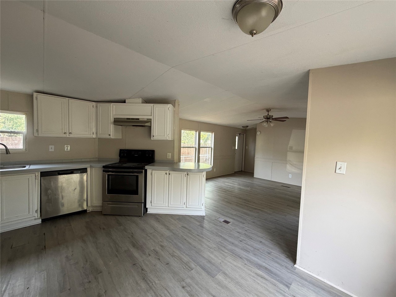 2202 Railroad Blvd - Photo 4 of 13