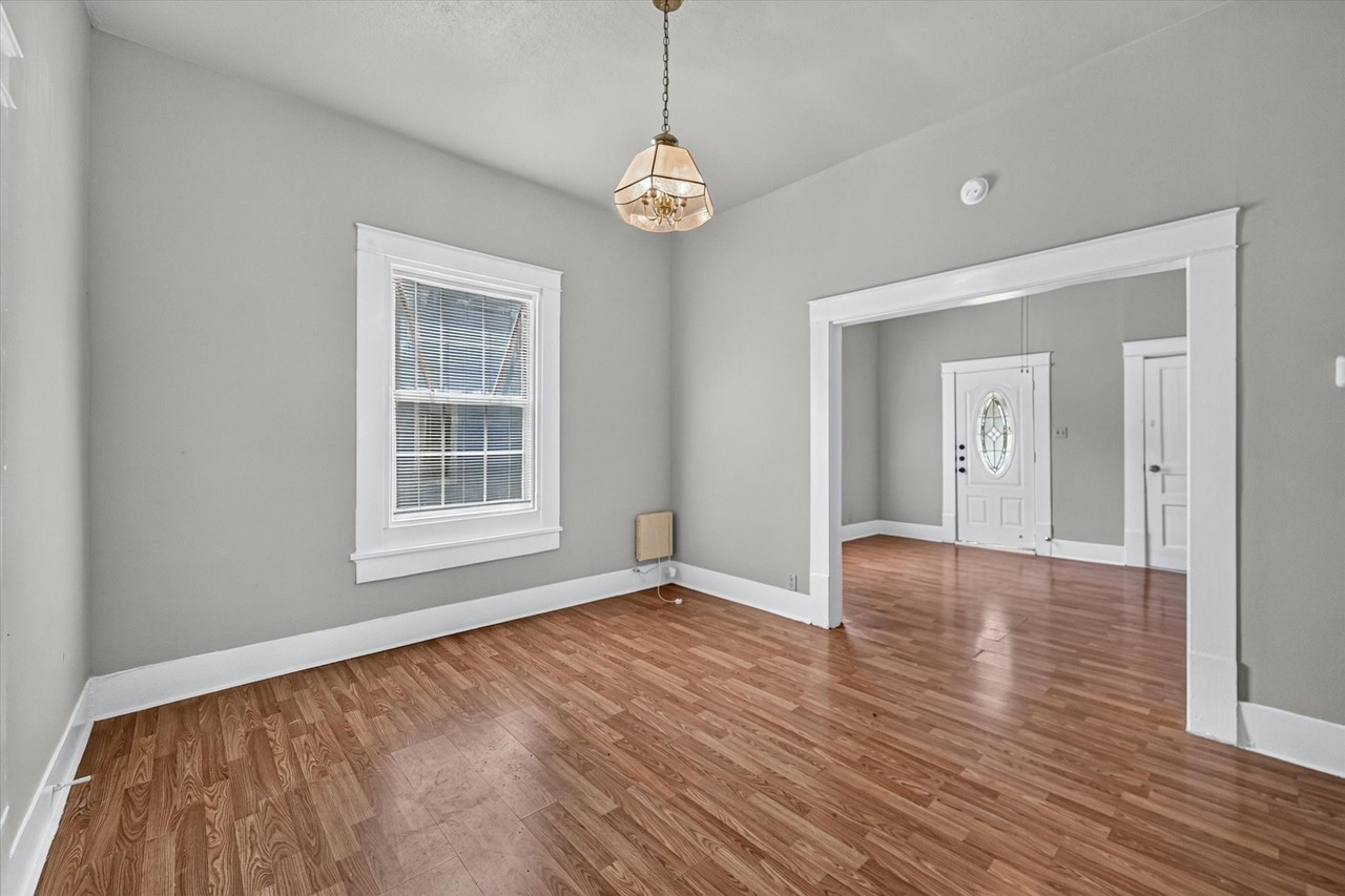 419 N Grand Ave - Photo 6 of 18