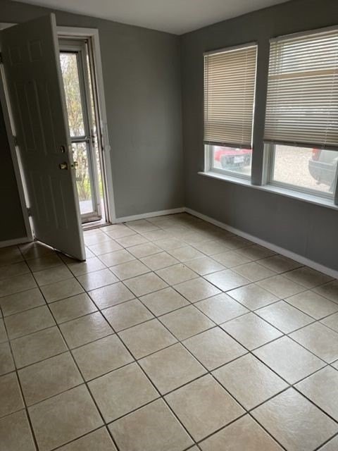 2717 S 20th St - Photo 2 of 13